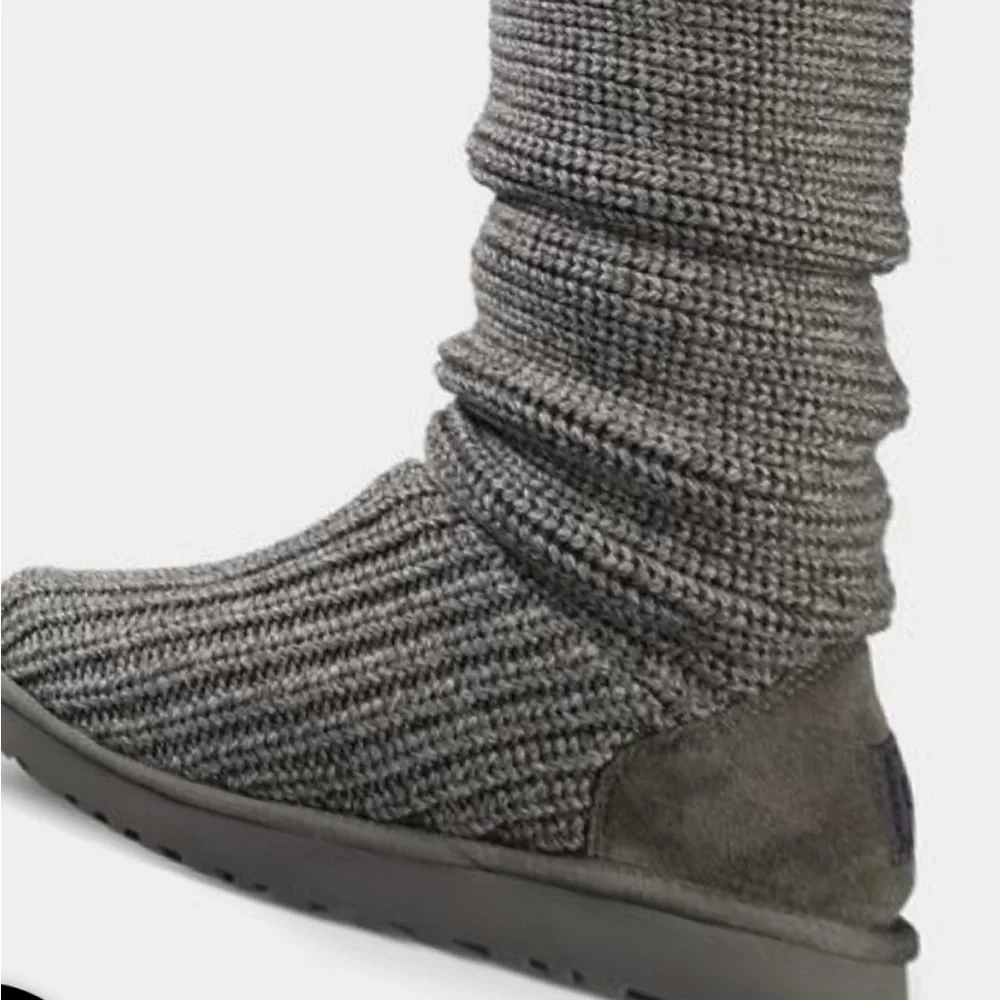 Smokey gray knit Uggs - Picture 5 of 14